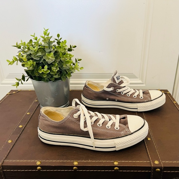 Converse Sneakers - Gray - Size 7 - Picture 3 of 9